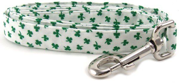 Shiny Shamrocks on White Dog Leash (size: X-Small)